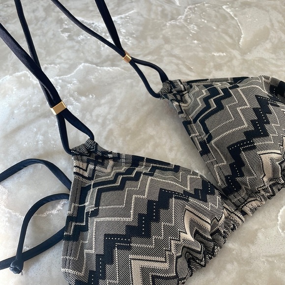 L *Space plaid pattern tan cream black zig zag beige triangle string bikini top - Picture 8 of 10